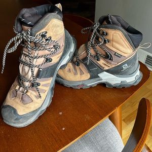 Womens Salomon Quest 4 GORTEX Hiking Boots Size 8.5